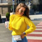 Купити жіночий ніжно-жовтий светр гольф з вовни оптом