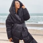 Жіноча куртка на сінтіпухе чорна купити недорого