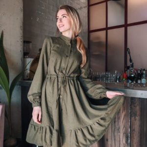 Купить женское зеленое платье из байка на праздник оптом