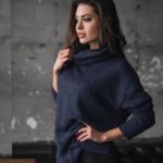 Купити жіночий светр оверсайз з ангори синього кольору дешево