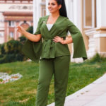 Приобрести женский костюм двойку большых размеров зеленого цвета дешево