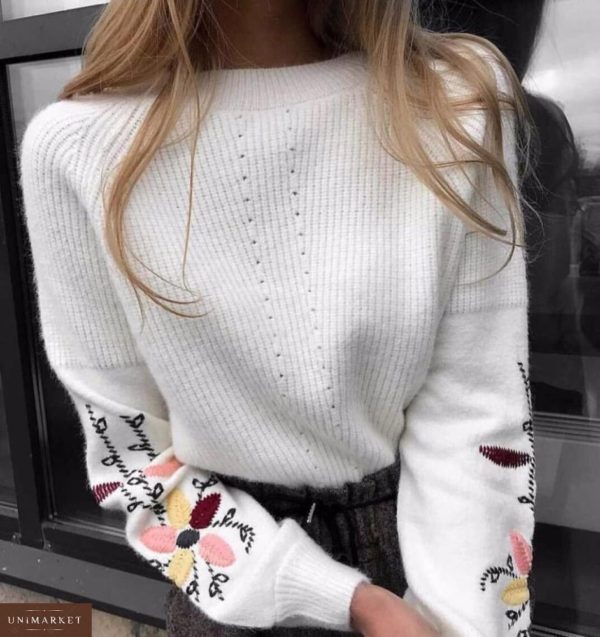 Замовити жіночий светр щільної в'язки білого кольору недорого