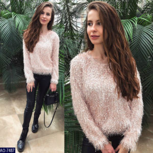 Купити персиковий жіночий пухнастий светр травичка