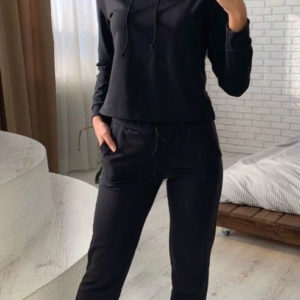Купити жіночий легкий спортивний костюм з Двунитка чорного кольору