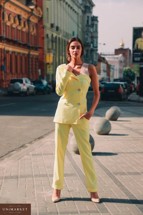 Придбати дешево жіночий костюм літній з коміром англійською та вирізом жовтого кольору оптом Україна