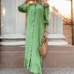 Приобрести в интернет-магазине длинное женское платье цвета зеленого из льна на пуговицах дешево