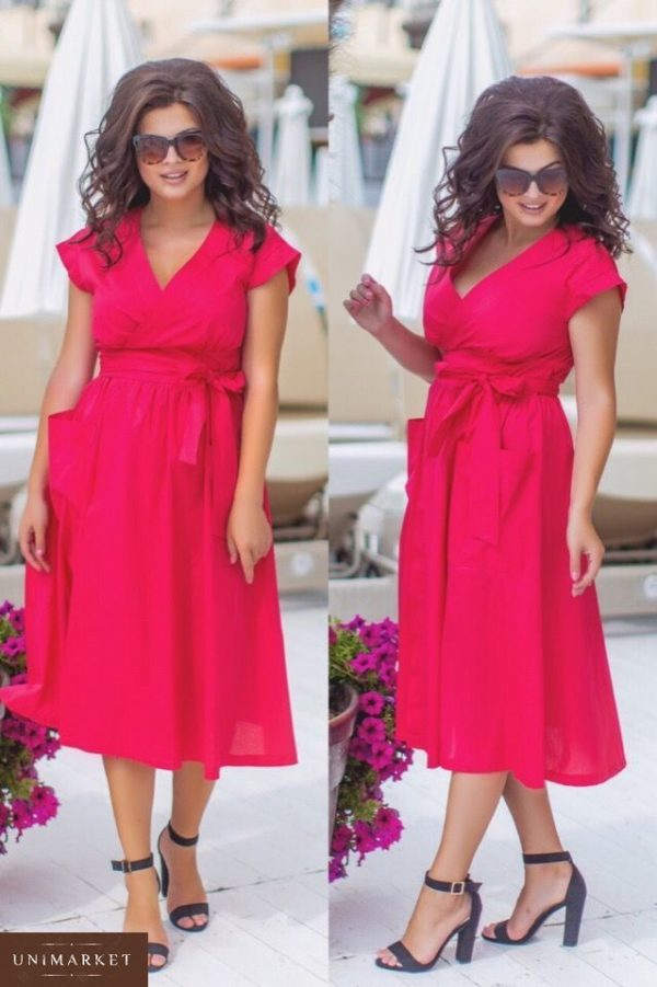 Купить в интернет-магазине женское на лето элегантное платье батал изумрудного цвета красной малины больших размеров дешево