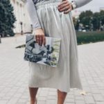 Заказать недорого женскую плиссированную юбку на резинке из вискозы цвета металлик в подарок