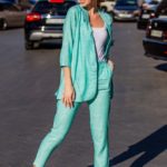 Приобрести в интернет-магазине женский льняной костюм элегантный пиджак рукав 3\4 брюки зауженные 7\8 ментоловый цвет размеров больших дешево