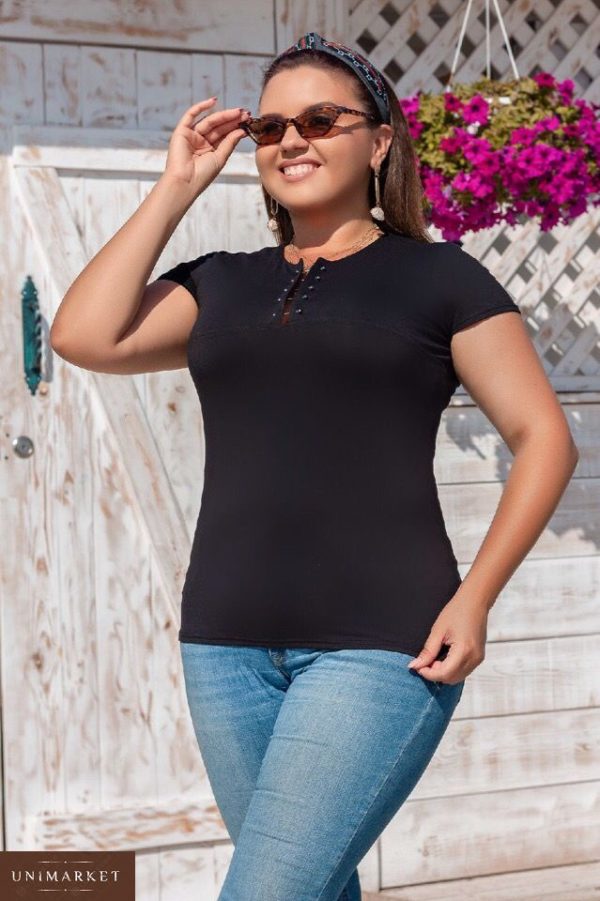 Купить недорого черную футболку женскую декор металлические скобы больших размеров в подарок
