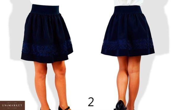 Приобрести недорого детскую юбку школьную отделанную турецким синим кружевом с подкладкой синего цвета оптом Украина