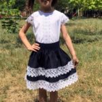 Приобрести недорого юбку детскую школьную на резинке с турецким кружевом и подкладкой синего цвета оптом Украина