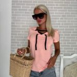 Придбати в інтернет-магазині жіночу декоровану футболку шнурівкою колір пудри розмірів великих дешево