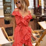 Придбати дешево жіноче в горох плаття з бавовни з оборками на запах кольору червоного оптом Україна