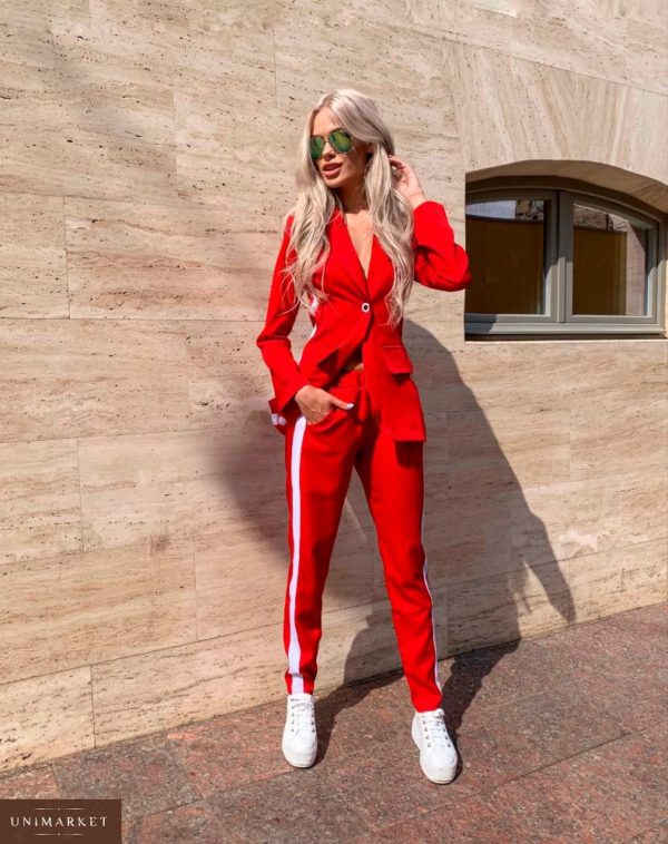 Приобрести в интернет-магазине женский костюм отделка пиджака и брюк лампасами цвет красный размеров больших дешево