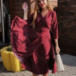 Придбати дешево жіноче в стилі халат плаття на запах в горох невеликий марсалового кольору оптом Україна