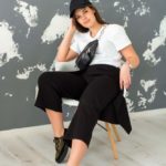 Замовити в подарунок жіночі чорні брюки - кюлоти з басками оптом Україна