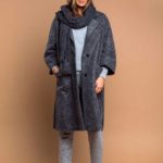 Придбати в інтернет-магазині жіноче пальто з вовни валяного з розрізом темно-сірого кольору дешево