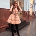 Приобрести в интернет-магазине женское пальто с декором из плащевки из меха кролика цвета кофе дешево