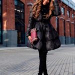 Заказать в подарок женское стильное зимнее пальто с объемной мягкой юбкой черного цвета оптом Украина