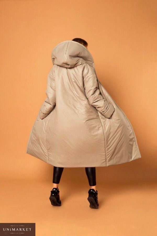 Замовити жіноче пальто на кнопках з плащової тканини з капюшоном в колір оливки недорого