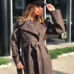 Придбати в інтернет-магазині жіноче з вовни пальто застібка на ґудзиках з боків кишені коричневого кольору великих розмірів дешево