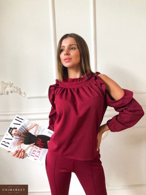 Купить недорого женскую блузку из креп дайвинга с открытыми плечами цвета бордо в подарок
