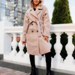 Заказать в подарок женское бежевое пальто на дорогой сатиновой подкладке с поясом оптом Украина