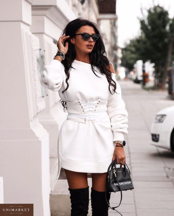 Приобрести в интернет-магазине женское туника-платье из трехнитки с открытым плечом цвета белого дешево