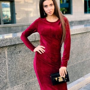 Замовити в подарунок жіночу відверту сукню з вельветового стрейча рубчик бордового кольору оптом Україна