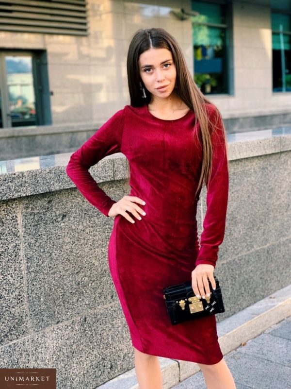Заказать в подарок женское облигающее платье из вельветового стрейча рубчик бордового цвета оптом Украина