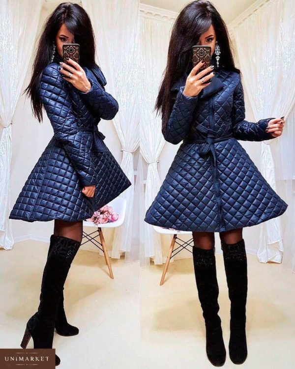 Приобрести в интернет-магазине женскую куртку с юбкой из плащевки стеганой с поясом синего цвета дешево