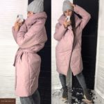 Приобрести в интернет-магазине женское пальто стеганый пуховик на кнопках с поясом цвета пудры дешево