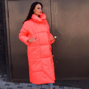 Замовити в інтернет-магазині жіноче витончене пальто з плащової тканини на утеплювачі червоного кольору батал дешево
