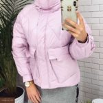 Купити оптом жіночу куртку з наповнювачем з плащової тканини холлофайбер рожевого кольору в подарунок