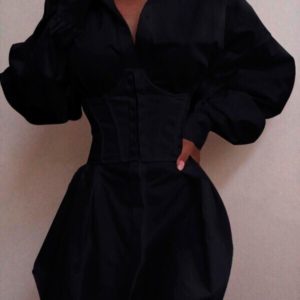 Замовити в подарунок жіночу сукню з ніжного софта з об'ємними рукавами чорного кольору оптом Україна