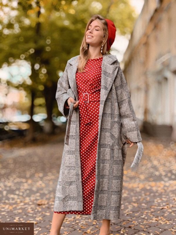 Приобрести в интернет-магазине женское пальто на запах халат под пояс с широким удлиненным рукавом цвета светло-серого дешево