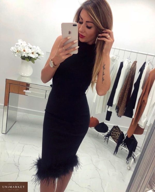 Заказать в подарок женское облигающее платье из костюмной ткани с перьями черного цвета оптом Украина