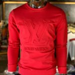 Купить в интернет-магазине мужской свитер Louis Vuitton с объемным тиснением красного цвета размеров больших дешево