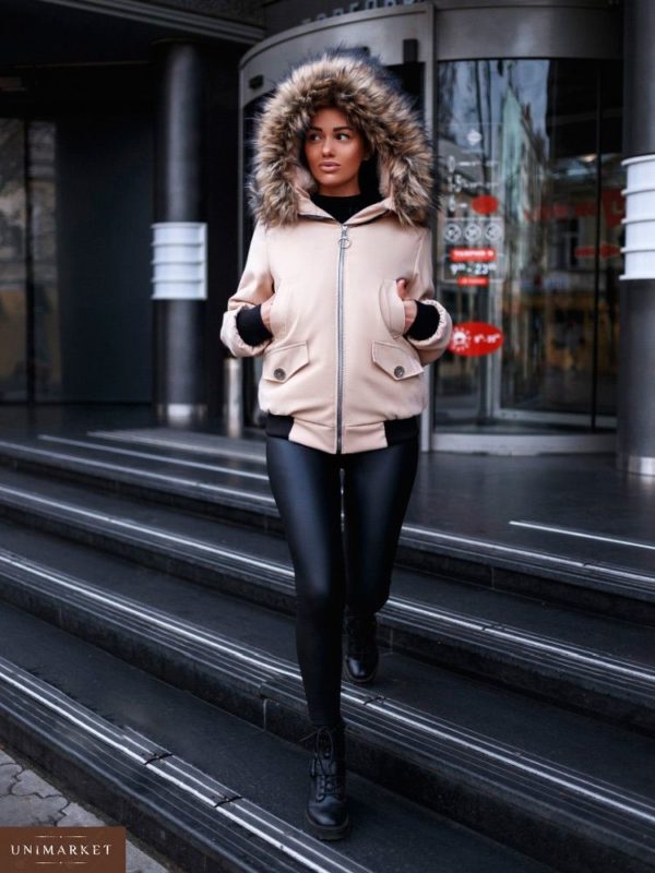Приобрести в интернет-магазине женскую куртку зимнюю с капюшоном и карманами цвета светло-бежевого дешево