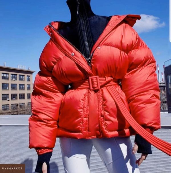 Заказать недорого женскую дутую с поясом куртку из плащевки красного цвета размеров больших дешево