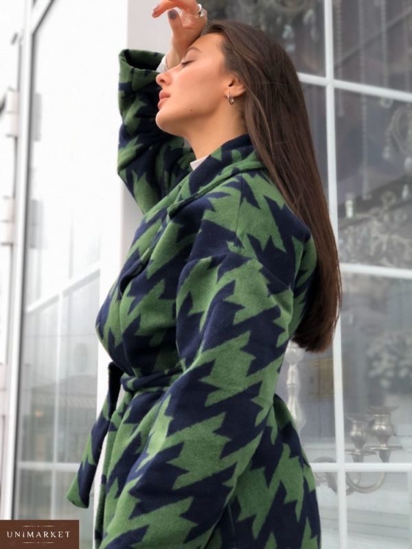 Заказать недорого женское пальто на синтепоновой подкладке на запах цвета зеленого размеров больших дешево