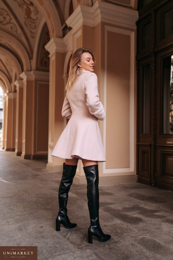 Заказать в подарок женское утепленное зимнее пальто на синтепухе с пуговицами розового цвета оптом Украина