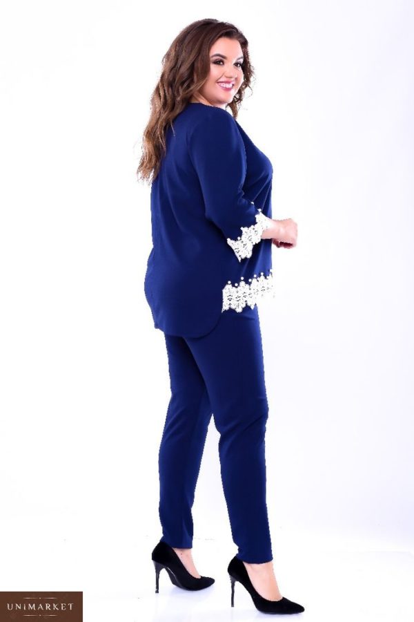 Приобрести дешево женский костюм: брюки + блузка из креп дайвинга с декором кружево цвета синего больших размеров недорого
