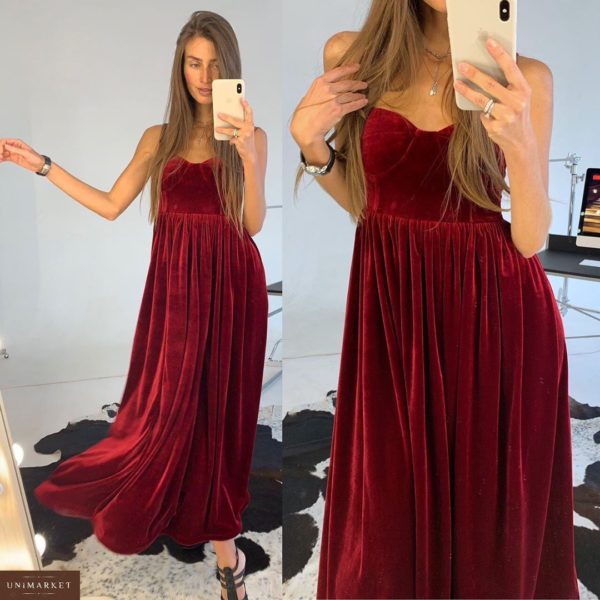 Приобрести в интернет-магазине на новогоднюю вечеринку женское велюровое длинное платье на бретельках бордового цвета дешево