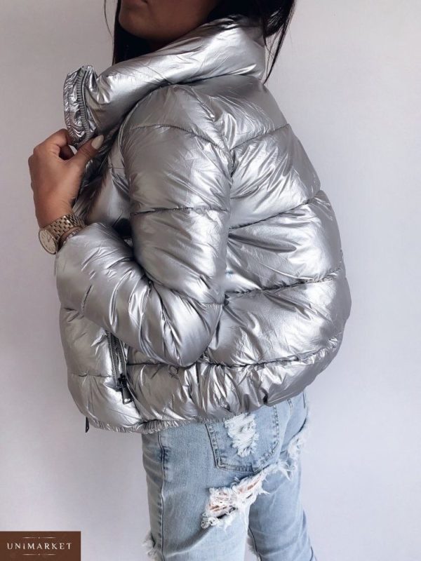 Приобрести женскую куртку дутик из плащевки короткую серебряного цвета в Украине