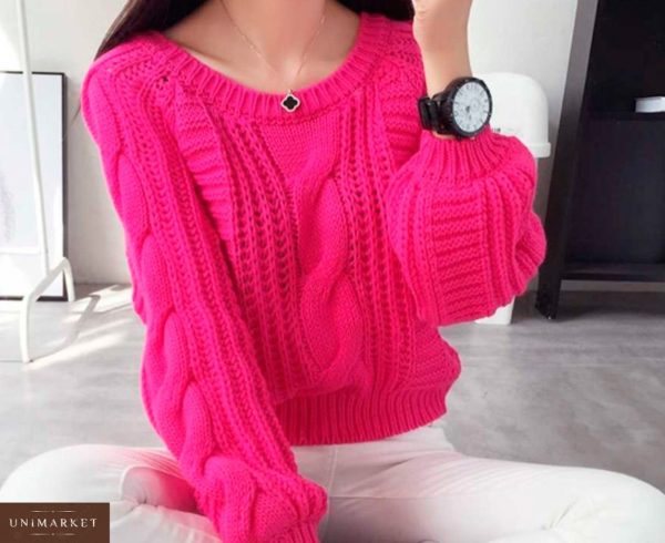 Заказать в подарок женский свитер укороченный вязки узорной цвета малинового недорого