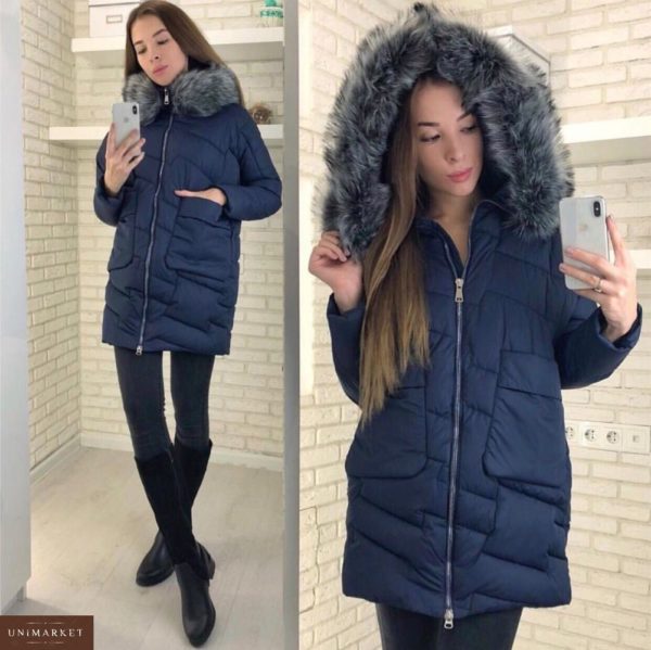 Замовити в подарунок жіночу куртку з холофайбера з капюшоном і знімних хутром синього кольору оптом Україна
