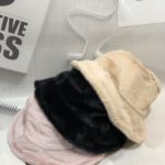 Купити недорого жіночий капелюх-панама зимову на хутрі однотонну рожевого кольору в подарунок