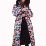 Приобрести недорого женскую зимнюю длинную куртку: воздуховик с капюшоном цвета камуфляж пудра оптом Украина